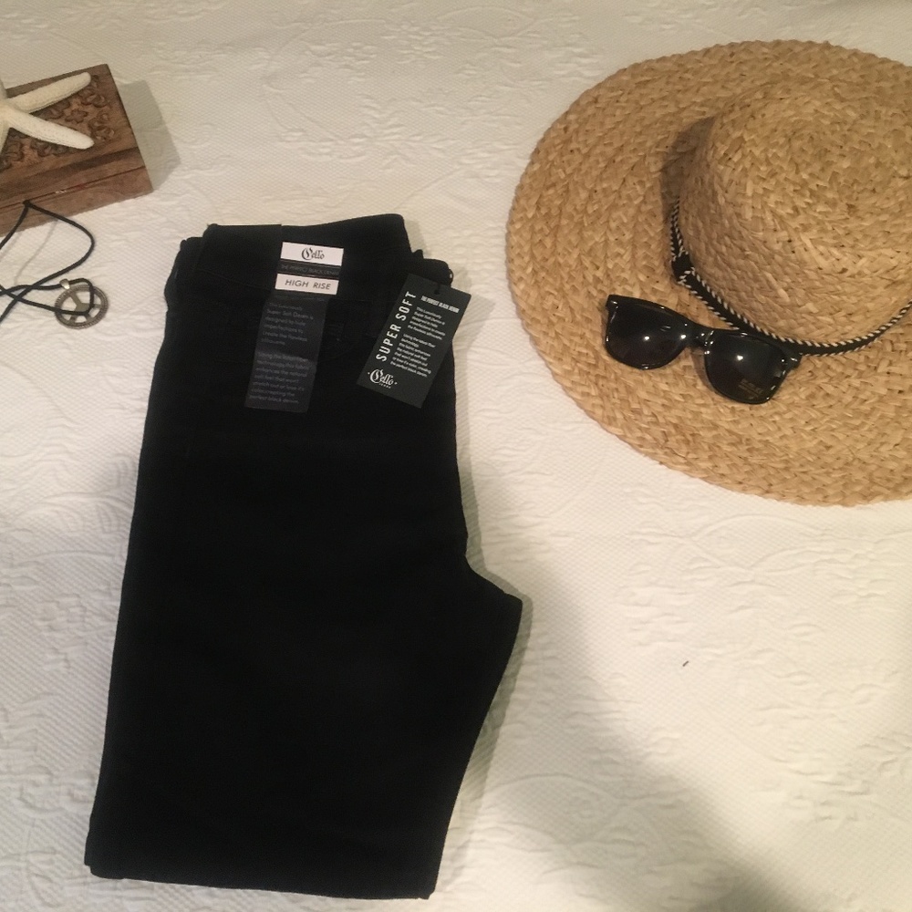 NEVER WORN Black Skinny High Rise Jeans